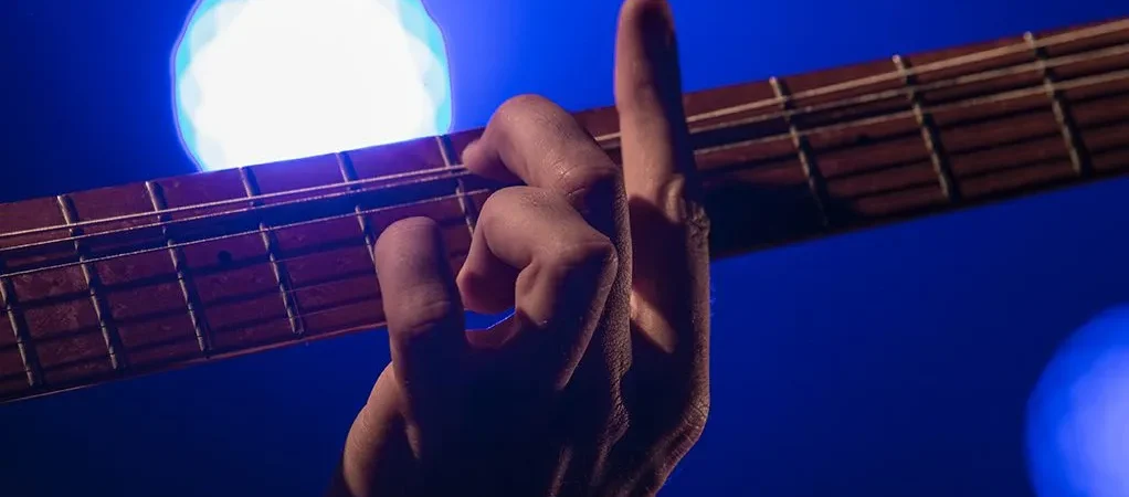 Comment accorder sa guitare : le guide complet et professionnel