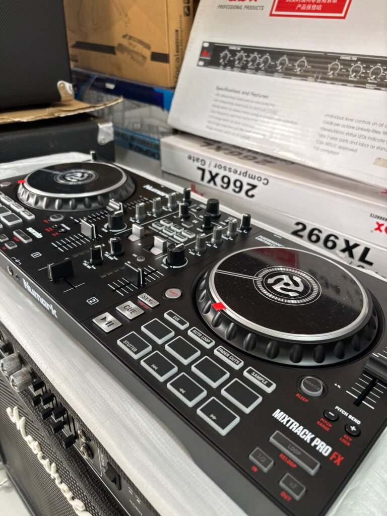 Console et équipement de sonorisation préparés pour le live
