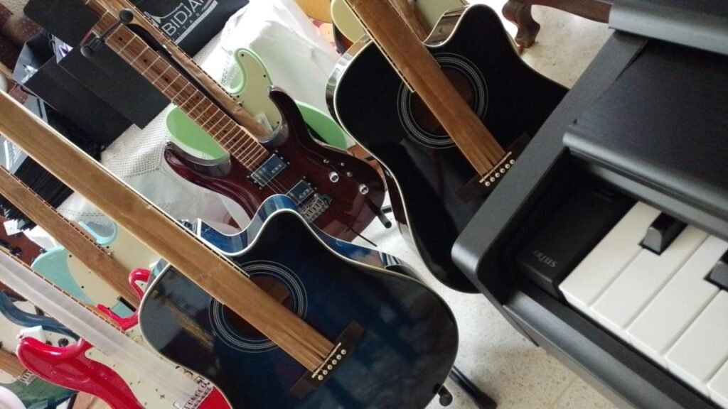 Sélection de guitares et clavier en boutique