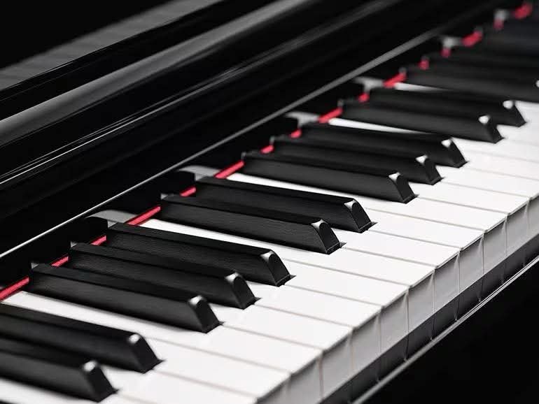 Touches et clavier d’un piano — détail de l’instrument