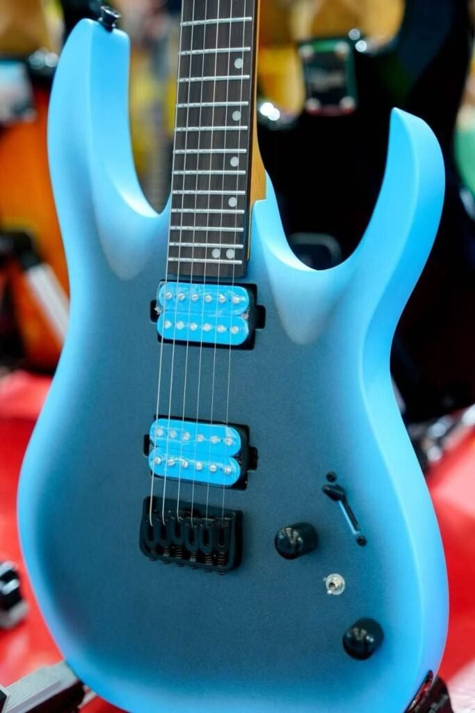 Guitare électrique bleue avec deux micros