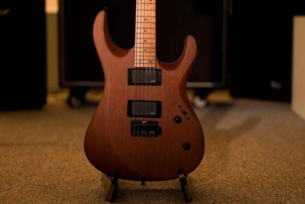 Guitare électrique Luxars S-G37-MAX-M