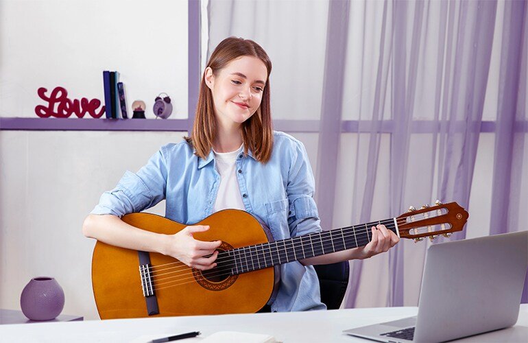 Découvrir la guitare classique Yamaha C40