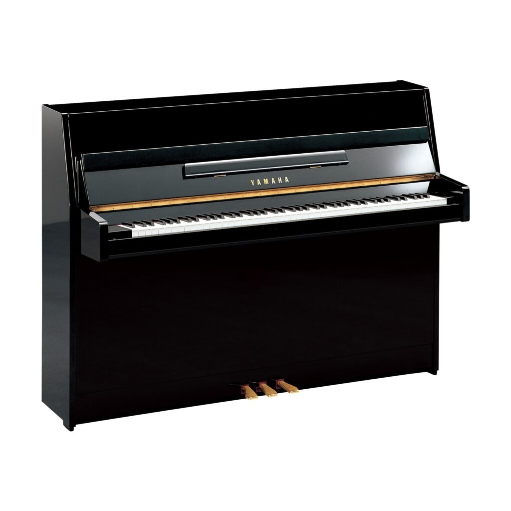 Piano droit Yamaha JU109 en finition noire polie