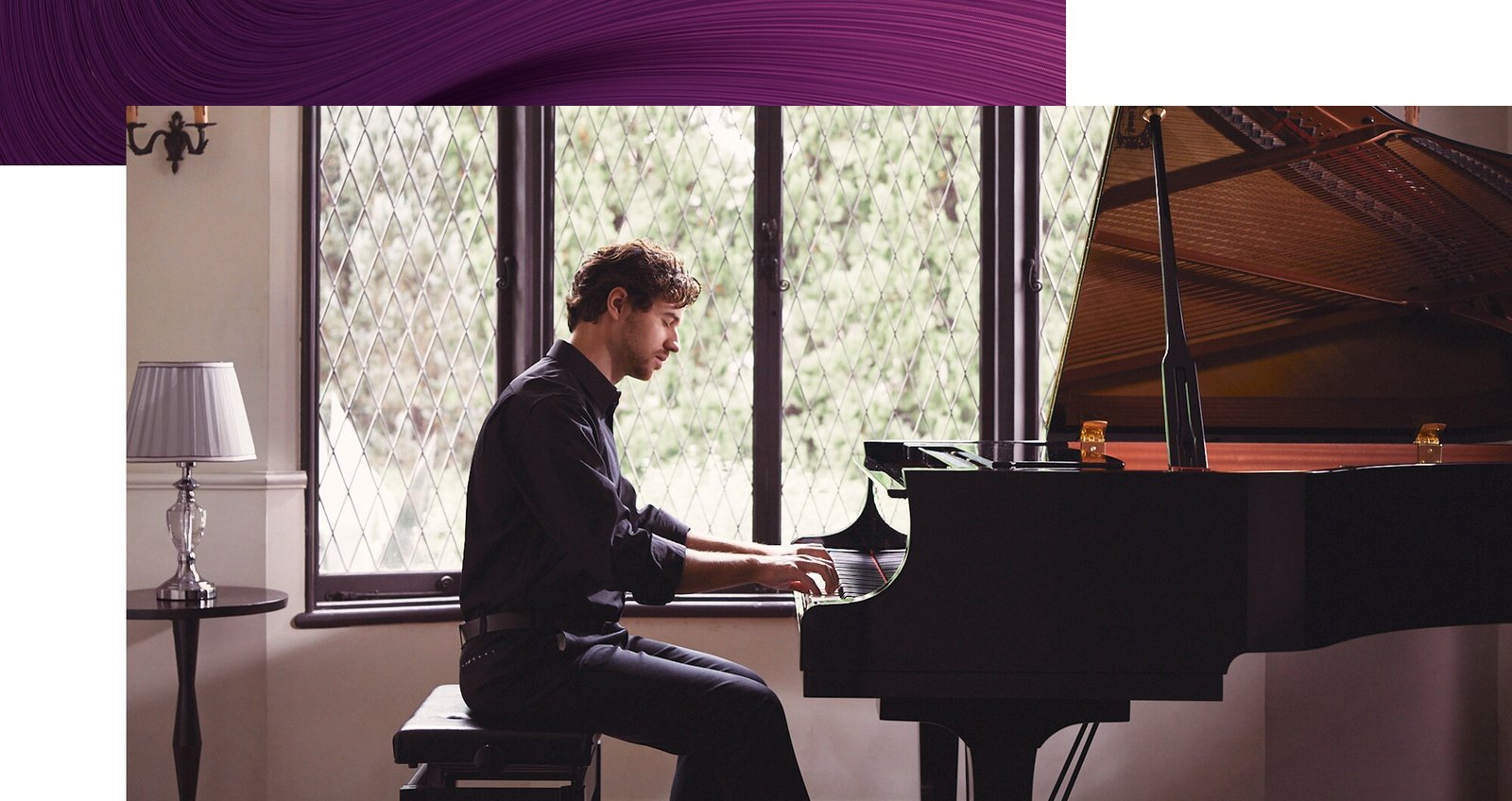 Un pianiste dans l’univers des pianos à queue Yamaha