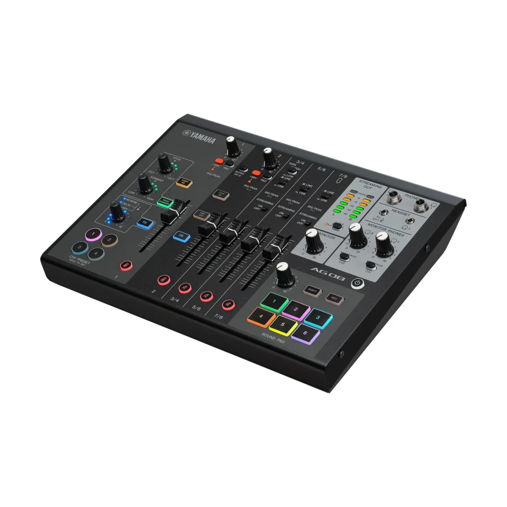 Console de streaming Yamaha AG08 noire vue en perspective