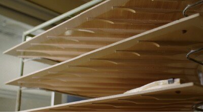 Préparation des bois pour la fabrication des pianos Yamaha